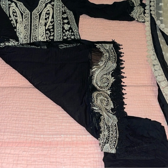 Pakistani Designer Sana Safinaz Black and beige Embroidered Outfit - Picture 13 of 15